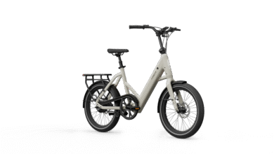 Тенваис-ов компактни е-бицикл се окреће и преклапа како би се поклопио