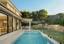 Кућа Лејчија и Џула Нила у Севен Хилсу продата за 3,2 милиона долара на аукцији у Бризбејну