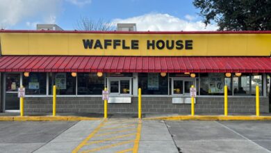 Заштитник Ваффле Хоусе-а, заштитник рајсфершлуса, убија га пиштољем за омамљивање и спрејом за медведа: тужба Заштитник Ваффле Хоусе-а, заштитник рајсфершлуса, убија га пиштољем за омамљивање и спрејом за медведа: тужба