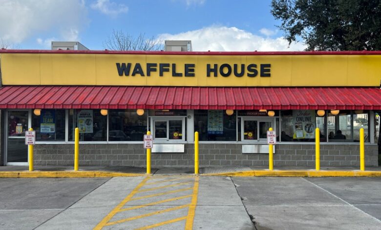 Заштитник Ваффле Хоусе-а, заштитник рајсфершлуса, убија га пиштољем за омамљивање и спрејом за медведа: тужба