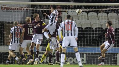 Сент Мирен оставља касно да закасне Хеартсову титулу Сент Мирен оставља касно да закасне Хеартсову титулу