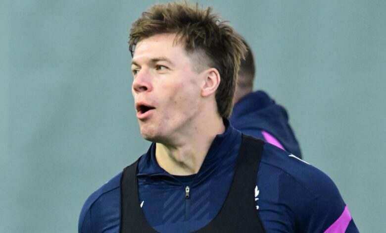 Хју Џонс на задњој линији Шкотске пред обрачун са Енглеском