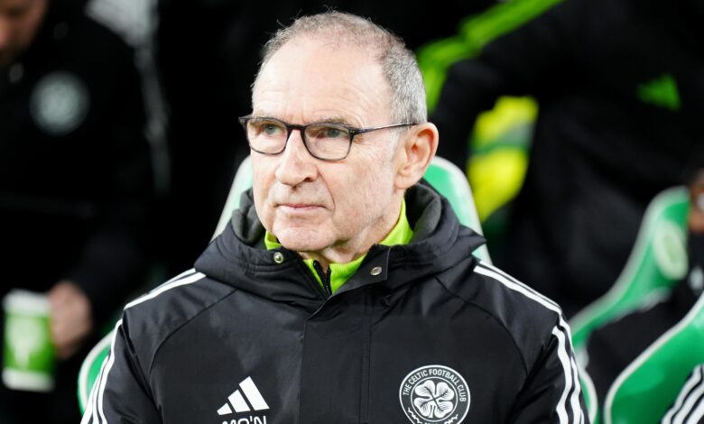 Мартин О’Нил поздравља Алекса Окслејда-Чемберлена после дебија