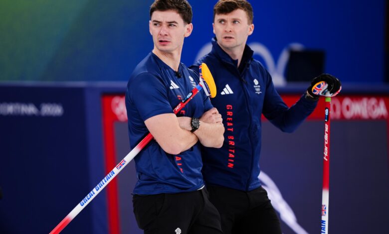 Коментатор карлинга се смеје након лапсуса на Зимским олимпијским играма „Теам Сцотланд“.