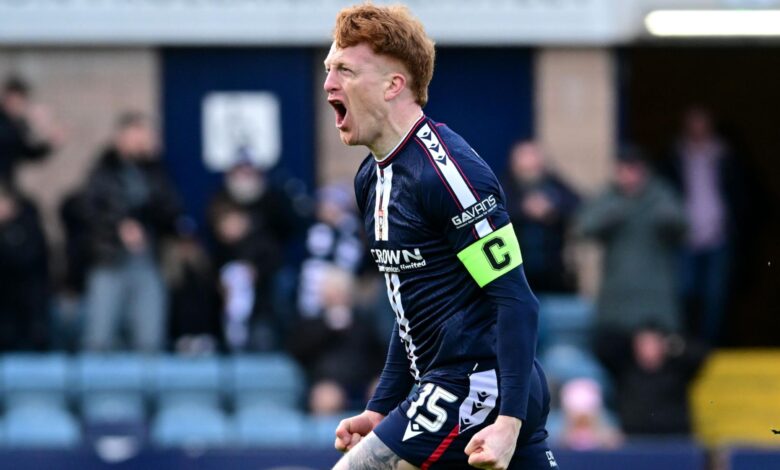 Данди и Ливингстон деле плен у Денс Парку