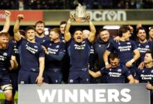 Џон Свини слави са Шкотском после победе у Купу Калкуте