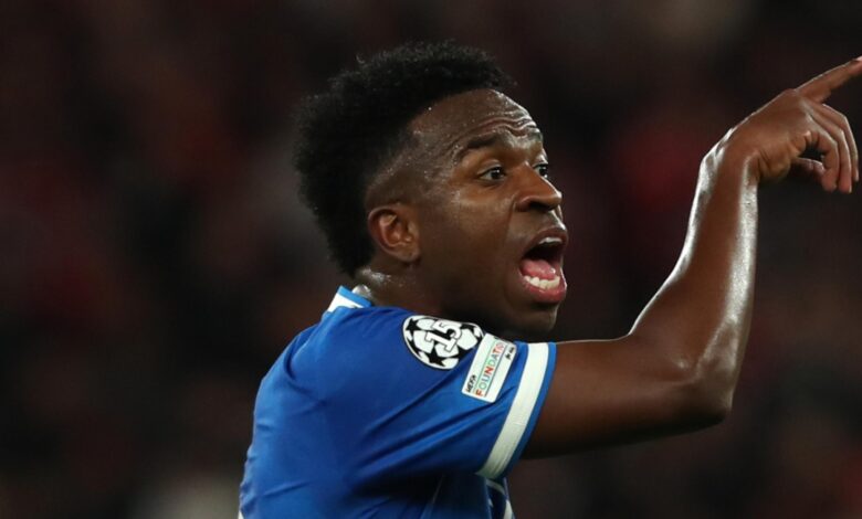 Винисијус Јуниор наводно је расно злостављан од стране играча Бенфике Винисијус Јуниор наводно је расно злостављан од стране играча Бенфике