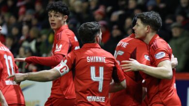 Схинние постиже гол када је Абердин са 10 играча победио Мотхервелл-а са девет играча