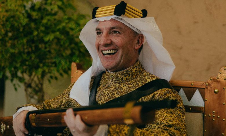 Роџерс се обукао у саудијској одећи и говори о томе као о месту где треба да буде Роџерс се обукао у саудијској одећи и говори о томе као о месту где треба да буде