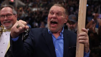 Атланта Фалцонс платни чек легенде ВВЕ-а Хацксав Јима Дуггана из 1977. постаје популарна фотографија у тренду