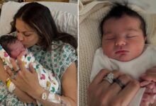 Дирљива почаст америчког хокејашког тима покојном саиграчу Џонију Годроу након злата на Зимским олимпијским играма