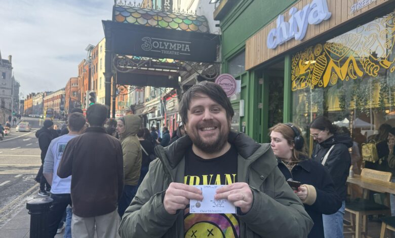 Фоо Фигхтерс изазивају помаму навијача новим правилом за улазнице за наступ изненађења Фоо Фигхтерс изазивају помаму навијача новим правилом за улазнице за наступ изненађења