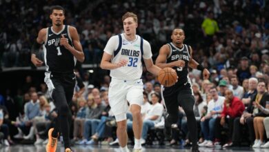 Дебитантски дрес Купера Флагга, ношен у игри, продат за светску рекордну цену на аукцији