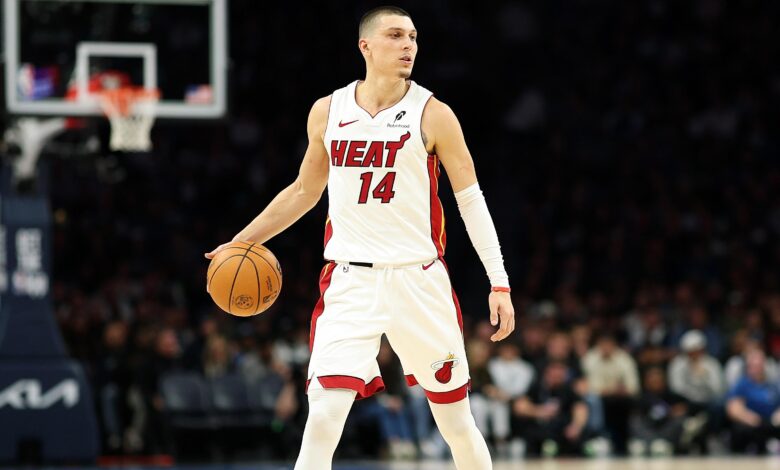 Тајлер Херо објашњава одлуку да носи флак јакну у НФЛ стилу да се врати на врућину од повреде ребра