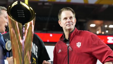 Цурт Цигнетти наводно потписује нови уговор са Индијаном, колико је новца ХЦ добио након освајања титуле у ЦФП-у? Цурт Цигнетти наводно потписује нови уговор са Индијаном, колико је новца ХЦ добио након освајања титуле у ЦФП-у?