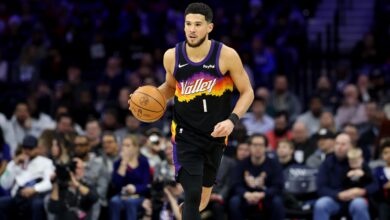 Девин Букер повређен против Спурса, најновија ажурирања и временска линија на Сунс Стару