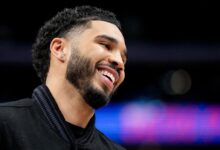 Џејсон Тејтум из Селтикса поклонио Дукеу ВЦББ пар своје четврте ципеле са потписом у видеу, фотографијама