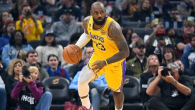 Нове гласине о Леброну Џејмсу о будућности Лејкерса усред веза између Цавса, Варриорса, Никса пре рока за размену у НБА