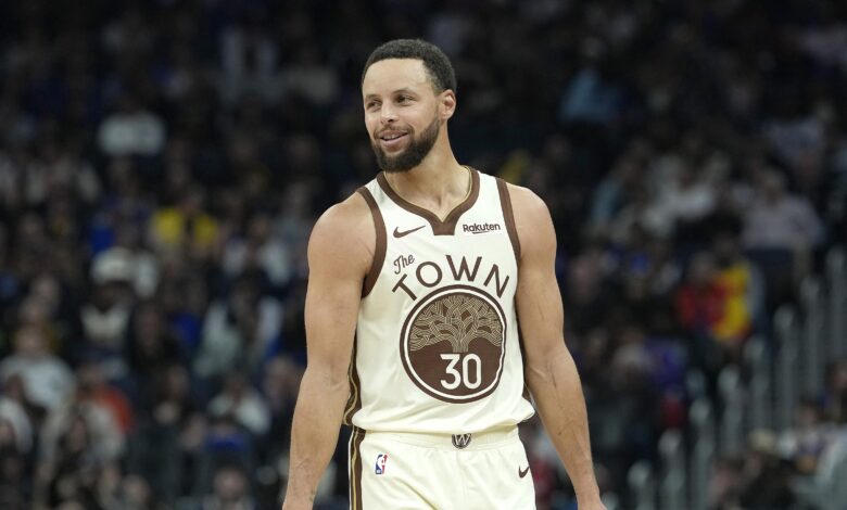 Стивен Кари говори о мотивацији за освајање 5. НБА титуле са Вориорсима у видеу усред рехабилитације од повреде колена Стивен Кари говори о мотивацији за освајање 5. НБА титуле са Вориорсима у видеу усред рехабилитације од повреде колена