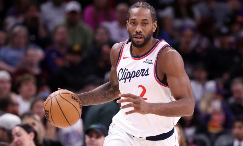 Кавхи Леонард остаје у Клиперсима упркос гласинама о трговини НБА након што је Џејмс Харден прешао на Цавс-е