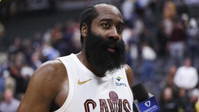 Јамес Харден Беард Гивеаваи најављен на фотографији за деби Цавс Стара код куће након трговине