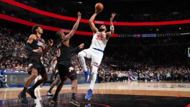 Карл-Ентони Таунс, Никси импресионирају навијаче са Бловоут победом против 76ерса због повреде Џоела Ембиида