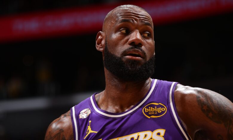 Колико би новца било Леброново историјско смањење плате да је напустио Лејкерсе да потпише уговор са Цавс-ом? Колико би новца било Леброново историјско смањење плате да је напустио Лејкерсе да потпише уговор са Цавс-ом?