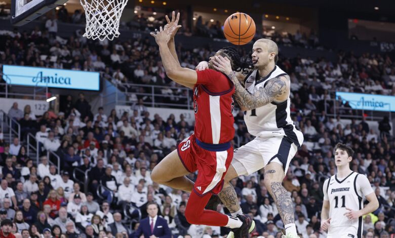 Данкан Пауел из Провиденса суспендован након борбе ЦББ-а на видео снимку у утакмици Сент Џона довела је до 6 избацивања