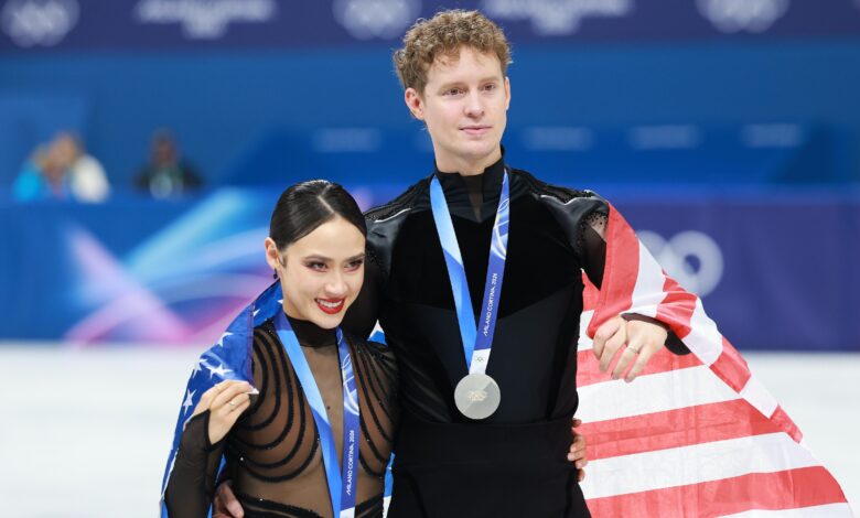 ИСУ подржава олимпијског судију у плесу на леду усред контроверзе око бодовања након ударца, Батес освојио сребрну медаљу