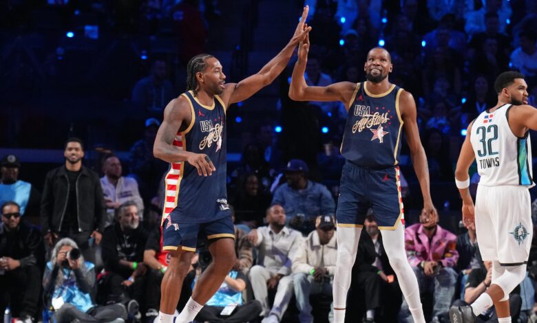 Погледајте масивне руке Кавхи Леонарда у поређењу са Кевином Дурантом на ИГ фотографији са Алл-Стар утакмице Погледајте масивне руке Кавхи Леонарда у поређењу са Кевином Дурантом на ИГ фотографији са Алл-Стар утакмице