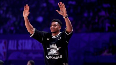 „Он не може да обруч“, Гианнис Троллс Схамс Цхараниа на НБА утакмици славних 2026. „Он не може да обруч“, Гианнис Троллс Схамс Цхараниа на НБА утакмици славних 2026.