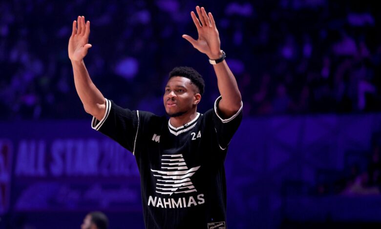 „Он не може да обруч“, Гианнис Троллс Схамс Цхараниа на НБА утакмици славних 2026.