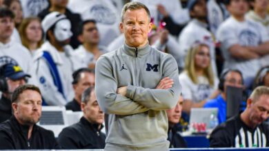 Дусти Маи Хеадлинес 2026 Листа за надгледање тренера године за мушке факултете