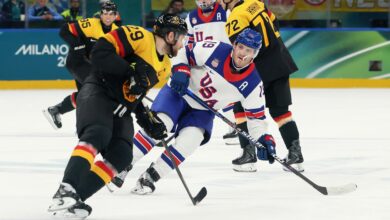 Маттхев Ткацхук троллинг Леон Драисаитл ухваћен на врућем микрофону током побједе САД против Њемачке на Олимпијади Маттхев Ткацхук троллинг Леон Драисаитл ухваћен на врућем микрофону током побједе САД против Њемачке на Олимпијади