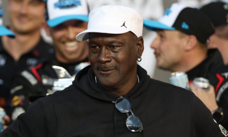 Зашто је Мајкл Џордан одбио Никеову кампању „Црна мамба“ која је припала Кобију Брајанту Зашто је Мајкл Џордан одбио Никеову кампању „Црна мамба“ која је припала Кобију Брајанту