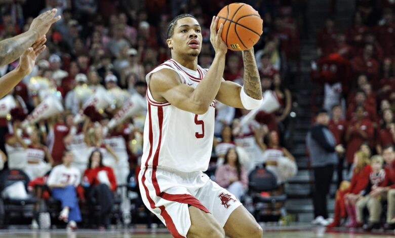 Дариус Ацуфф Јр. задивљује навијаче ЦББ-а, НБА драфта са 49 поена у поразу Арканзаса од Алабаме у 2 продужетку