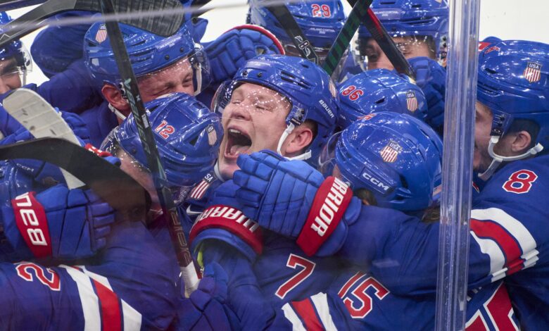 Квин Хјуз одушевљава навијаче голом у продужетку док САД преживљавају против Шведске у мушкој олимпијској хокејашкој категорији