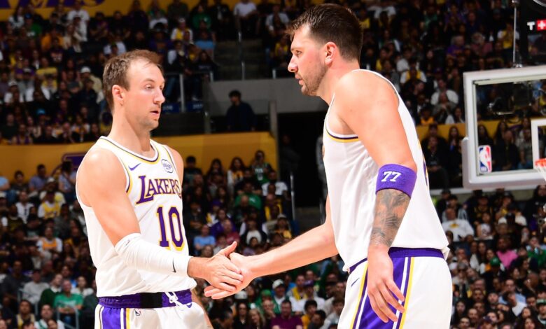 Леброн Џејмс, Лука Дончић, Лејкерси губе од Брауна, Причард, Селтикси док навијачи прозивају борбу ЛА-а