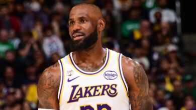 Леброн Џејмс каже да има ‘изузетно поштовање’ за Пата Рајлија на видео снимку док НБА легенда добија статуу Лејкерса