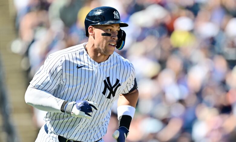 Аарон Јудге каже да Јенкији имају ‘недовршени посао’, постигао 2 ХР у дебију на МЛБ пролећном тренингу 2026. Аарон Јудге каже да Јенкији имају ‘недовршени посао’, постигао 2 ХР у дебију на МЛБ пролећном тренингу 2026.