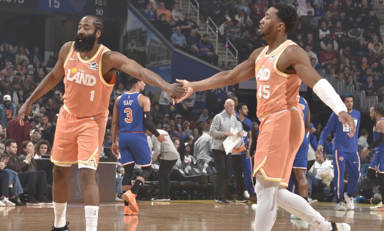 Дуо Јамес Харден-Донован Митцхелл одушевљава НБА фанове док Цавс побеђују Јалена Брунсона, КАТ, Никса Дуо Јамес Харден-Донован Митцхелл одушевљава НБА фанове док Цавс побеђују Јалена Брунсона, КАТ, Никса