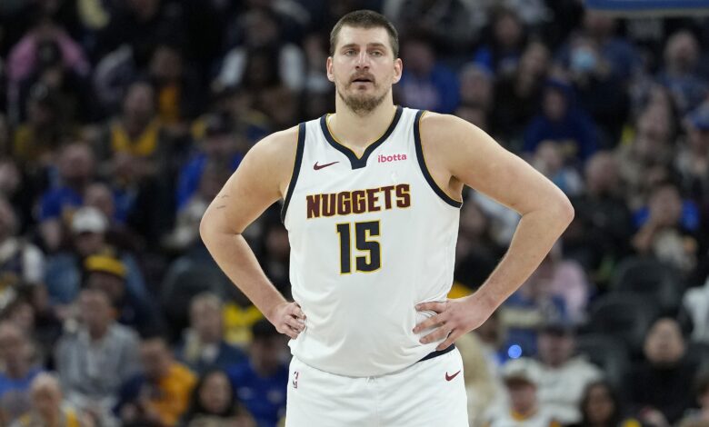 Никола Јокић наводно игра због повреде, може ли звезда Нагетса да остане квалификована за МВП трку? Никола Јокић наводно игра због повреде, може ли звезда Нагетса да остане квалификована за МВП трку?