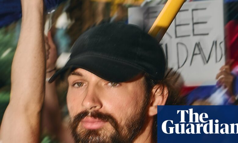 Човек у затвору на годину дана након што је подржао неонацистичке ставове и одржао антисемитски говор на митингу у Сиднеју на Дан Аустралије | Дан Аустралије