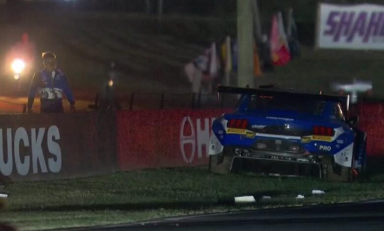 Тркач из Батхурста Кристофер Мис сав у крви након штрајка кенгура пре зоре Тркач из Батхурста Кристофер Мис сав у крви након штрајка кенгура пре зоре