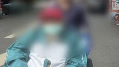 Тајванског тајкуна, 102, породица је у инвалидским колицима одвезла из болнице усред битке за старатељство