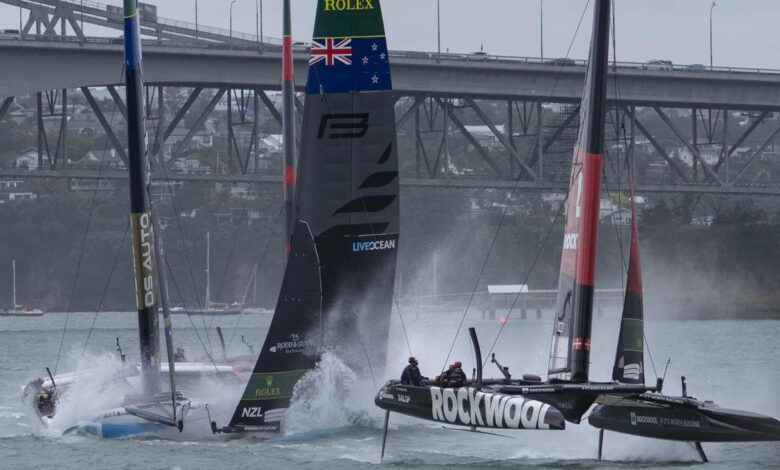 Велика награда у Окланду је напуштена јер су двоје повређени у стравичној несрећи