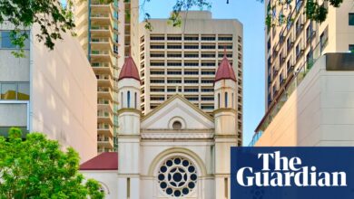 Човек оптужен за злочин из мржње након што је наводно ударио уте у капију синагоге у Бризбејну | Бризбејн