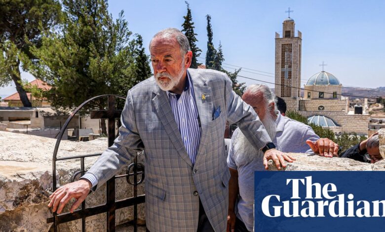 Амерички изасланик Мајк Хакаби каже да би било „у реду“ да Израел заузме све земље на Блиском истоку Мике Хуцкабее Амерички изасланик Мајк Хакаби каже да би било „у реду“ да Израел заузме све земље на Блиском истоку Мике Хуцкабее