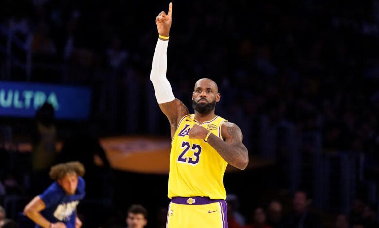 Леброн Џејмс постао је најстарији играч у историји НБА који је постигао трипл-дабл