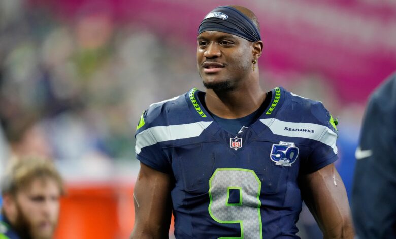 Нове гласине о НФЛ-у о Кеннету Вокеру ИИИ, потенцијалној франшизи Сеахавкса уочи Слободне агенције за 2026.